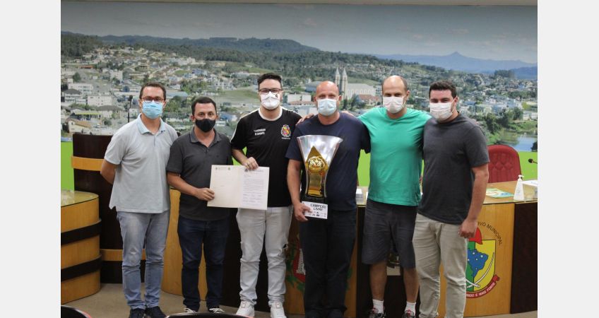 Câmara de Taió entrega moção para equipe campeã do Torneio de Verão Câmara de Taió entrega moção para equipe campeã do Torneio de Verão