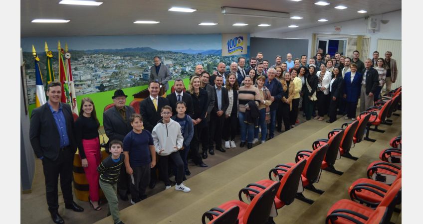 Câmara de Taió homenageia 8ª Legislatura Câmara de Taió homenageia 8ª Legislatura