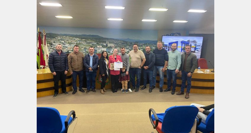 Câmara homenageia cantora Ana Paula Luchtemberg Klehm Câmara homenageia cantora Ana Paula Luchtemberg Klehm