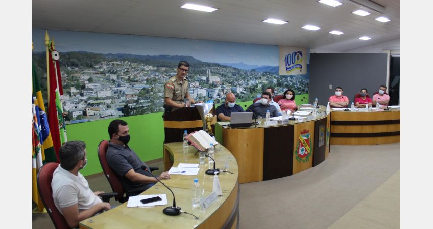 Comandante da PM em Taió participa de sessão na Câmara Comandante da PM em Taió participa de sessão na Câmara