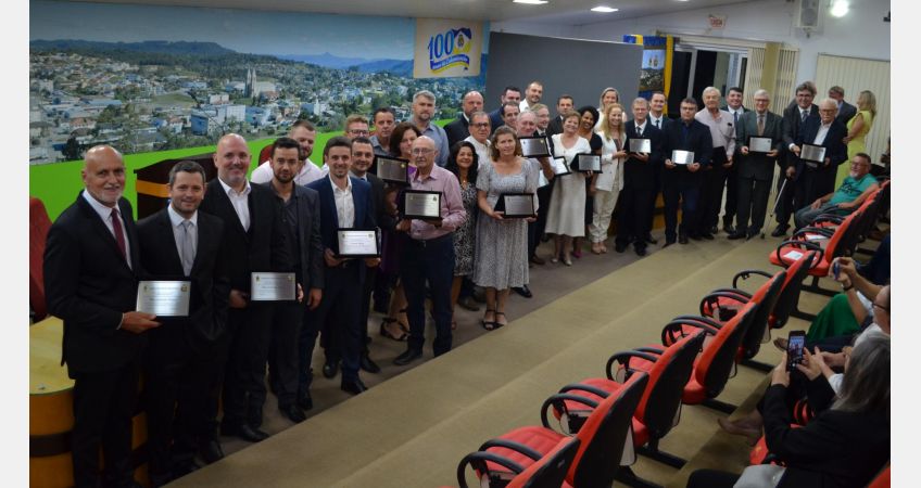 Sessão solene abre as comemorações do aniversário de 74 anos de Taió Sessão solene abre as comemorações do aniversário de 74 anos de Taió