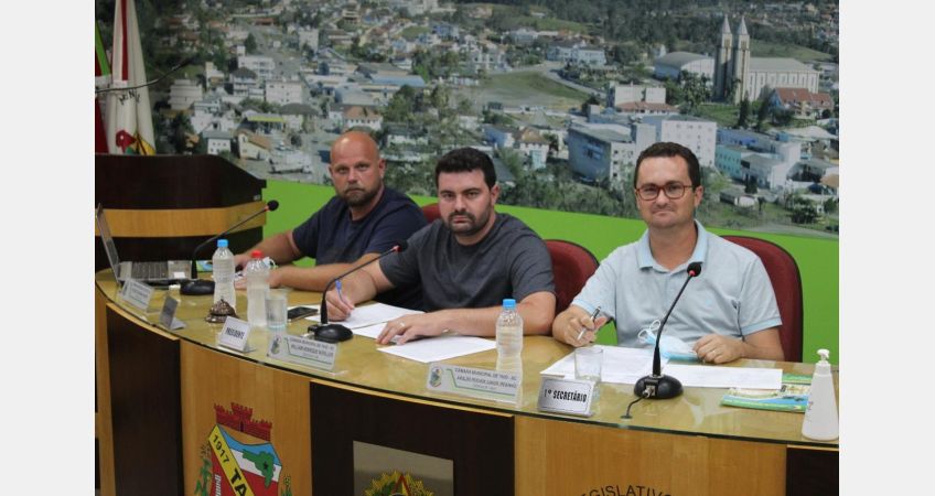 Vereadores apresentam pacote conjunto de pedidos de providência Vereadores apresentam pacote conjunto de pedidos de providência