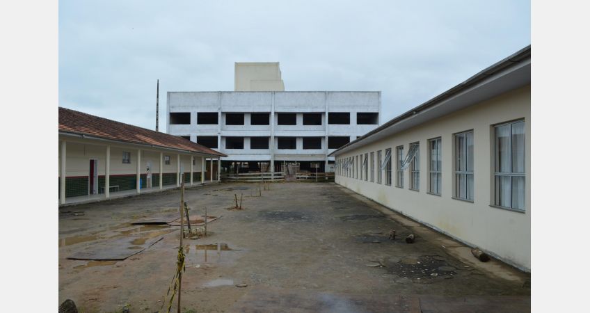 Vereadores cobram conclusão de obras em escola estadual Vereadores cobram conclusão de obras em escola estadual