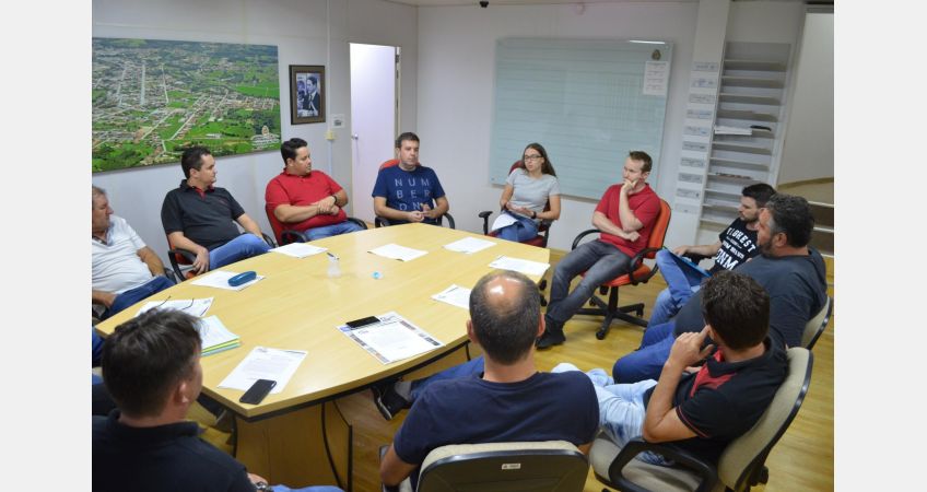 Vereadores recebem integrantes da CDL Vereadores recebem integrantes da CDL